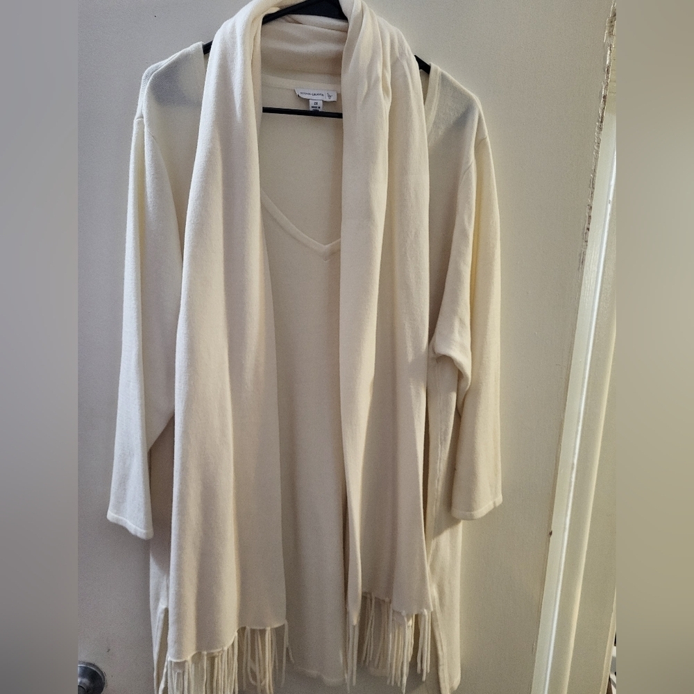 SUSAN Graver Elegant Cream Women's Sweater with Scarf